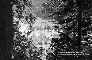 COLO JEUNE FRANCE 1956 couvent dans ecrin de verdure